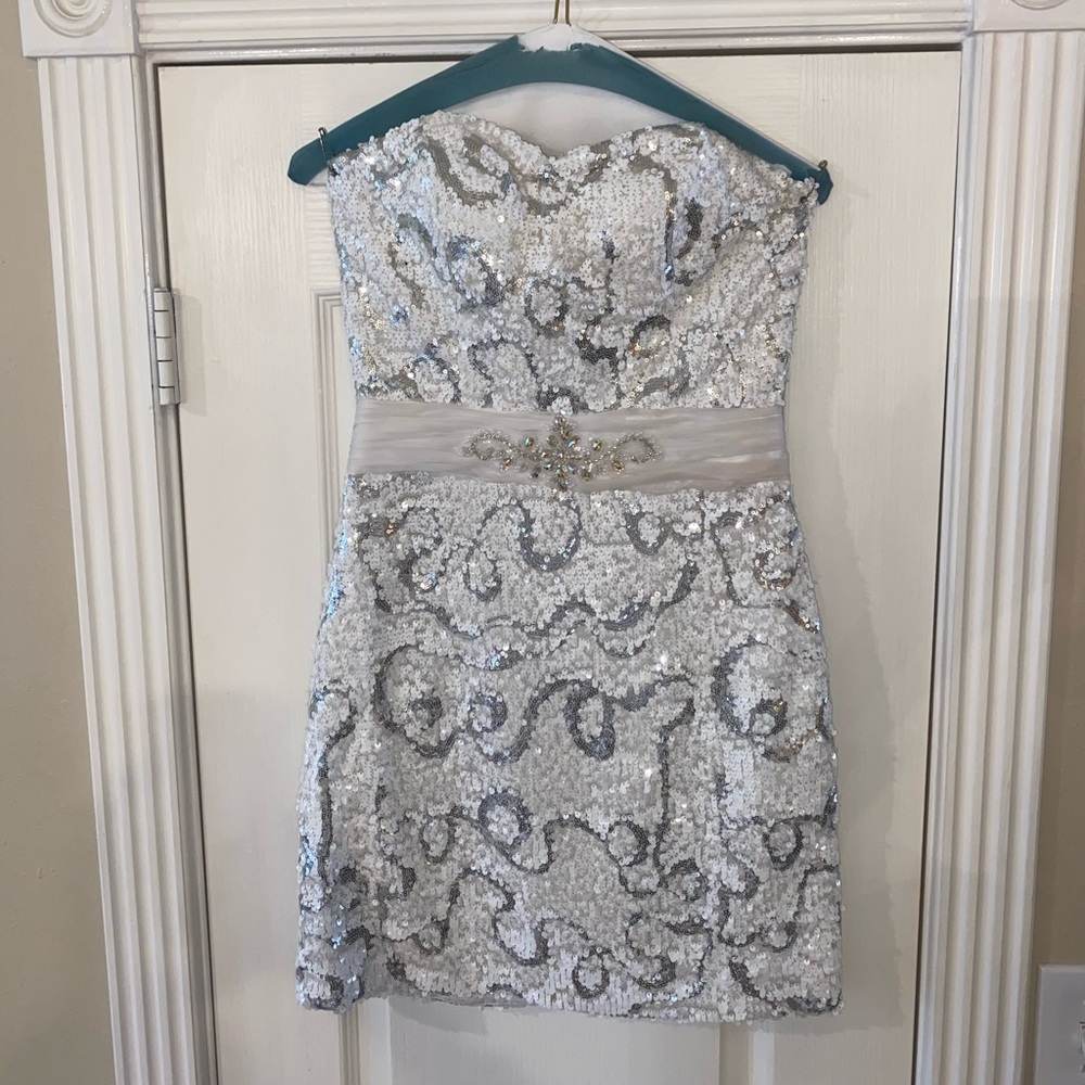 Destination by John bills prom/homecoming dress